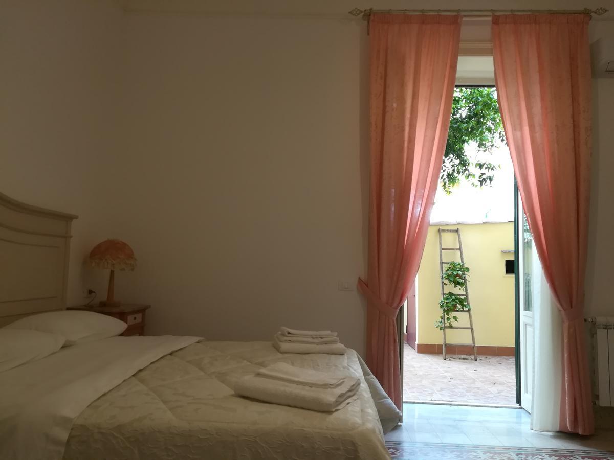 Le Rose Del Viale Hotel ปาแลร์โม ภายนอก รูปภาพ