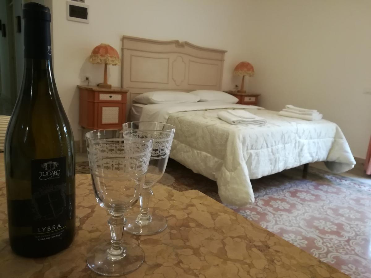 Le Rose Del Viale Hotel ปาแลร์โม ภายนอก รูปภาพ