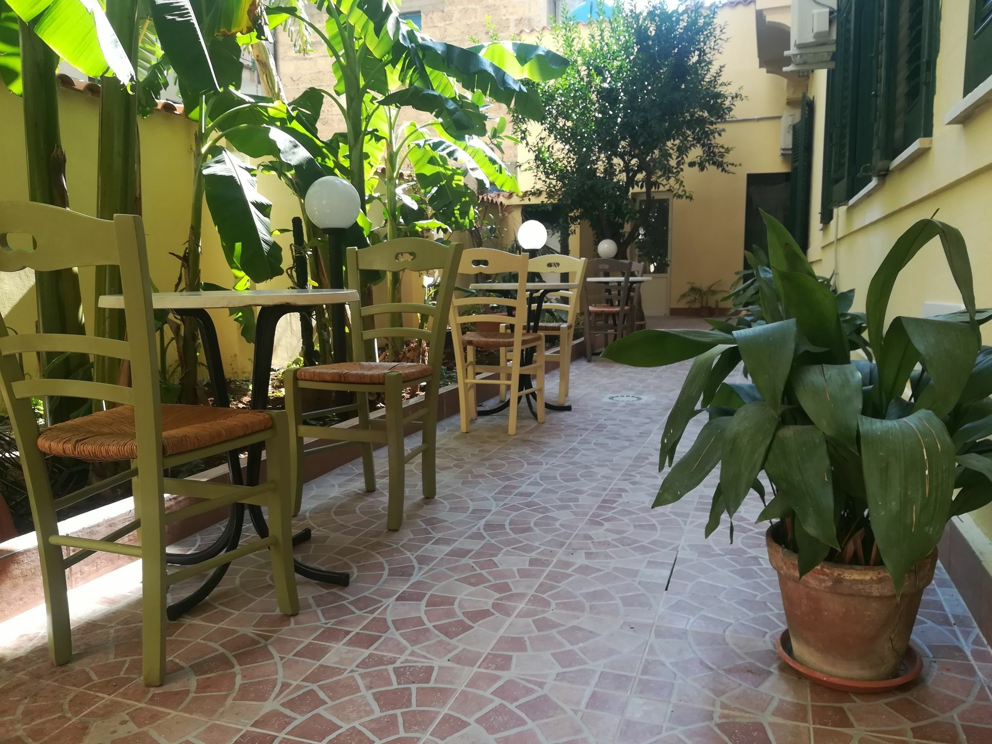 Le Rose Del Viale Hotel ปาแลร์โม ภายนอก รูปภาพ